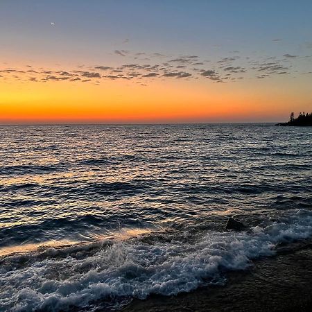 Shoreline Inn Grand Marais Buitenkant foto